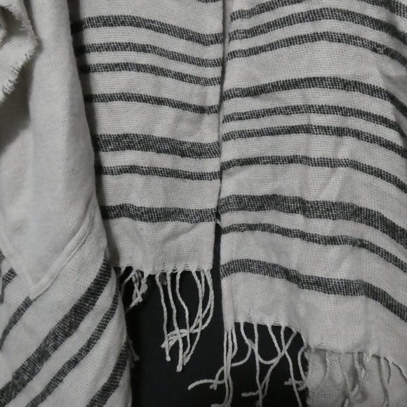 GARAGE one size, striped hooded poncho with deep pockets, BNWT - Picture 7 of 15